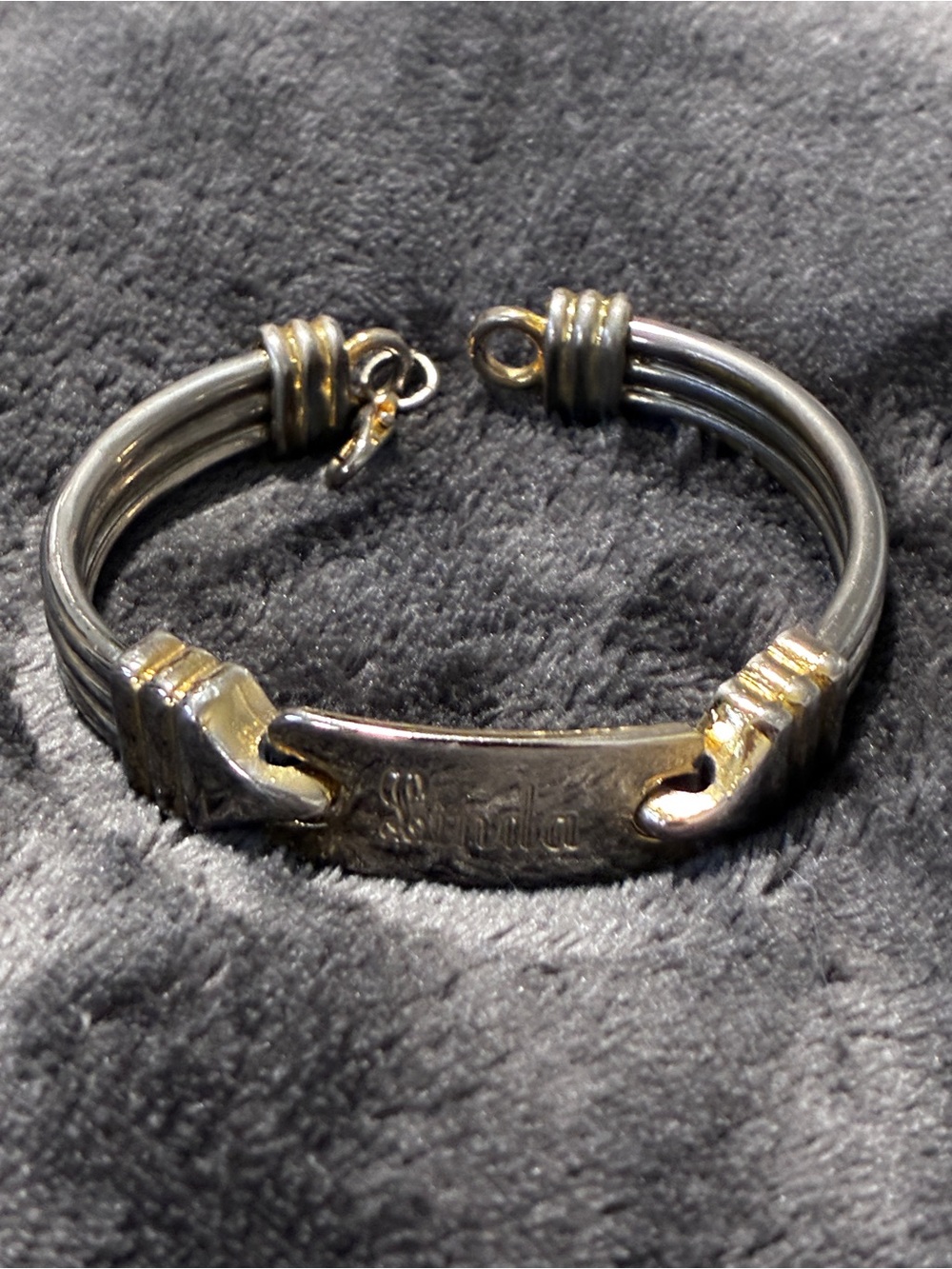 Personalized Silver-Tone Nameplate Bracelet with Linda Engraving - Picture 2 of 10